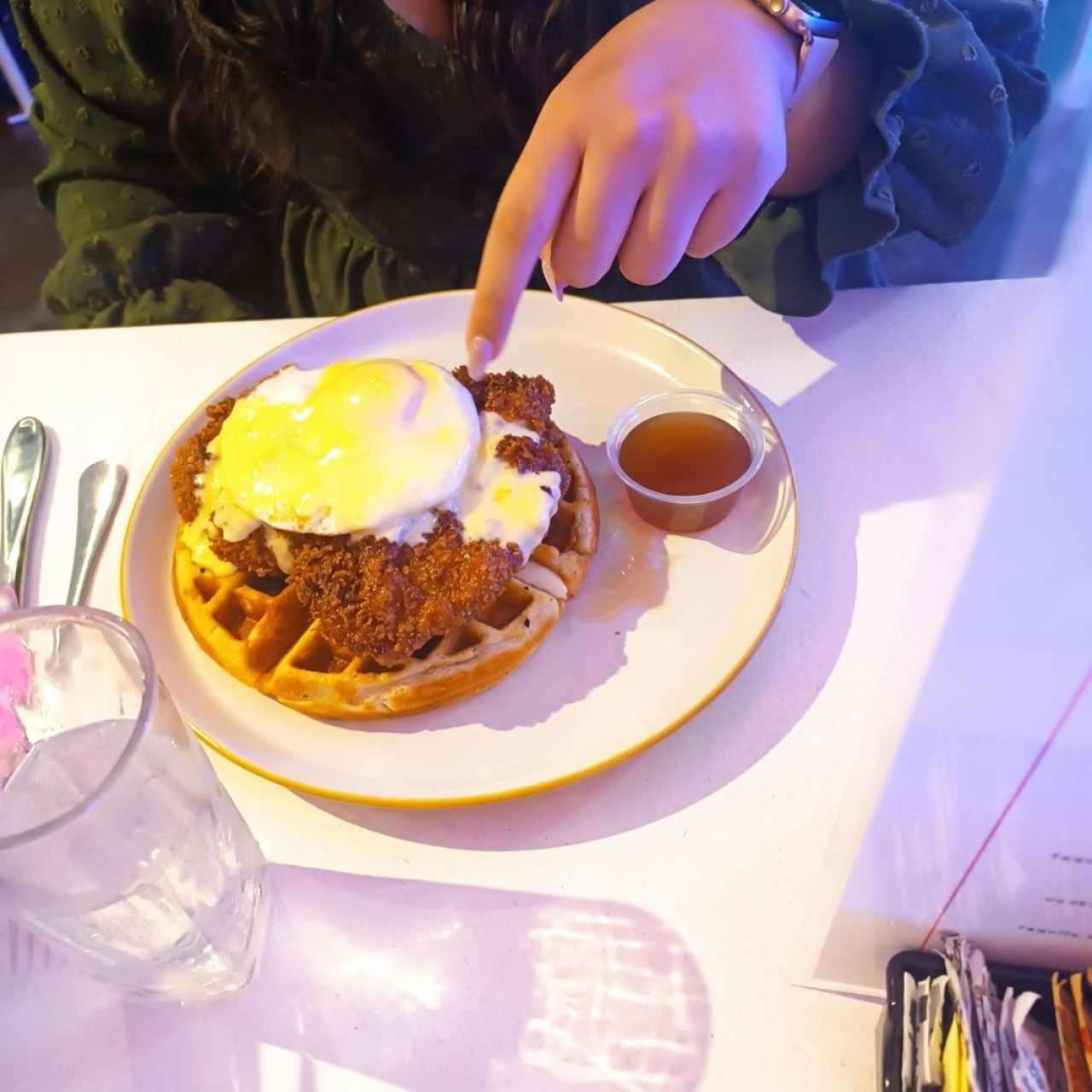 Pollo Frito y Waffles