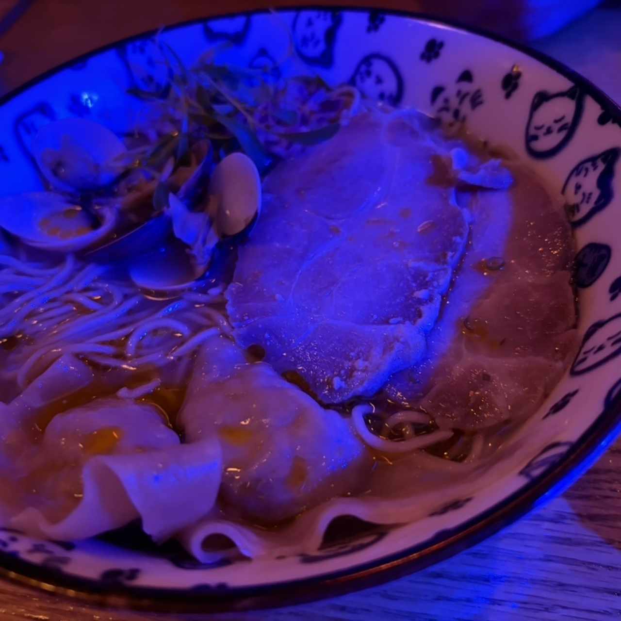 Ramen almeja y wanton