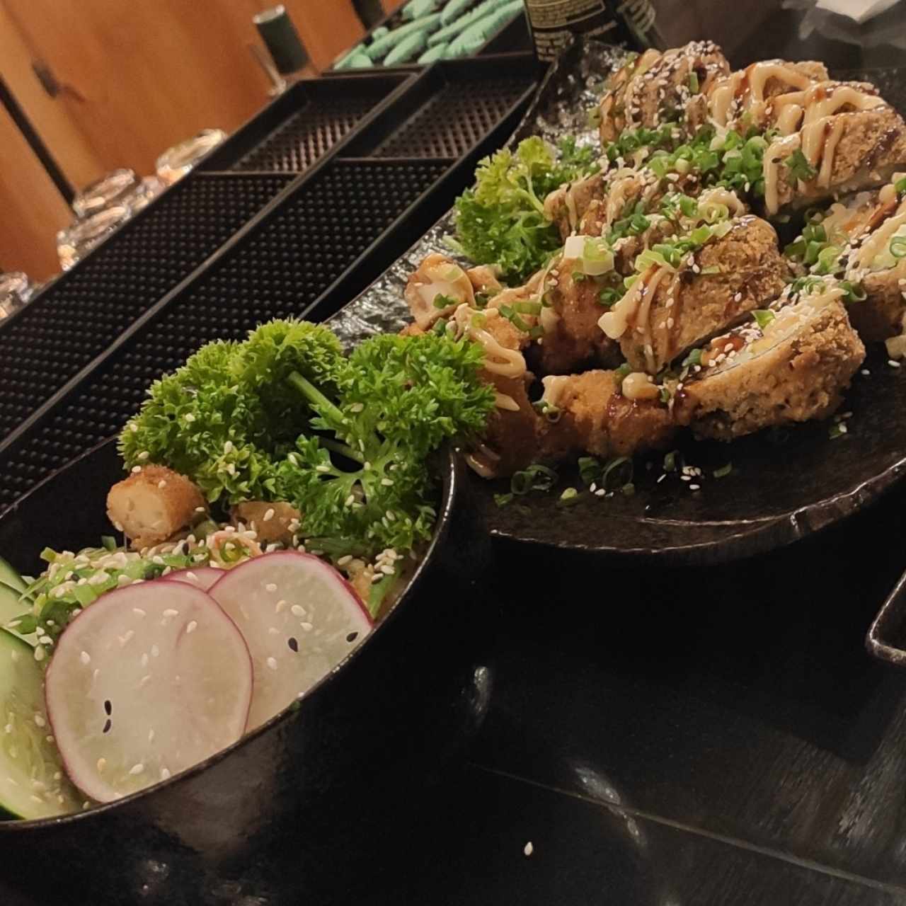 ensalada fukuoka y rol de salón 