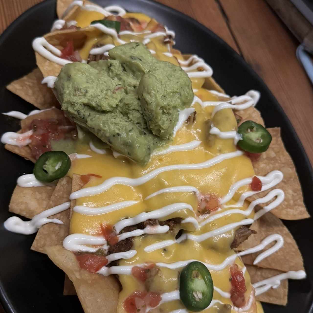 MAIN DISHES - NACHOS CON FLOW