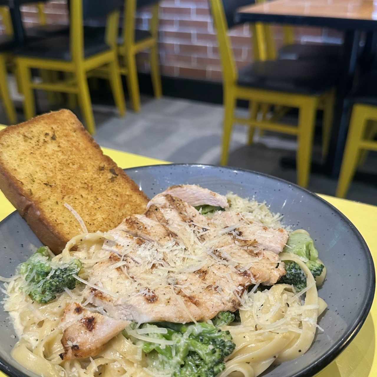 Chicken & Broccoli Alfredo Pasta