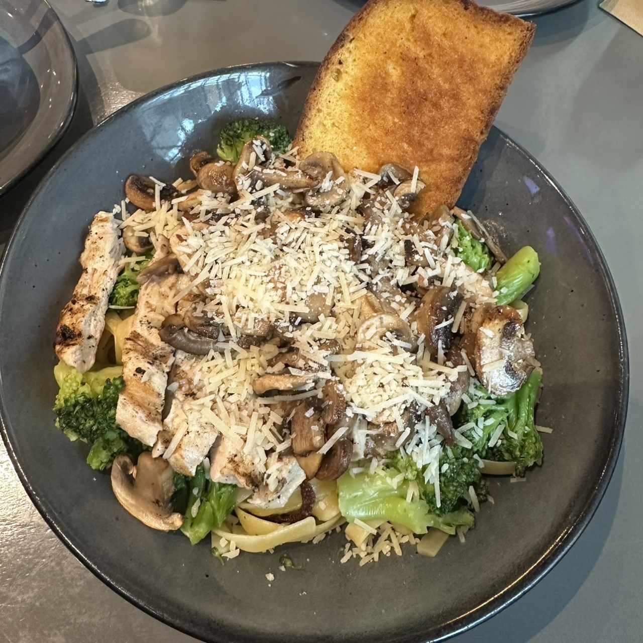 Chicken & Broccoli Alfredo Pasta