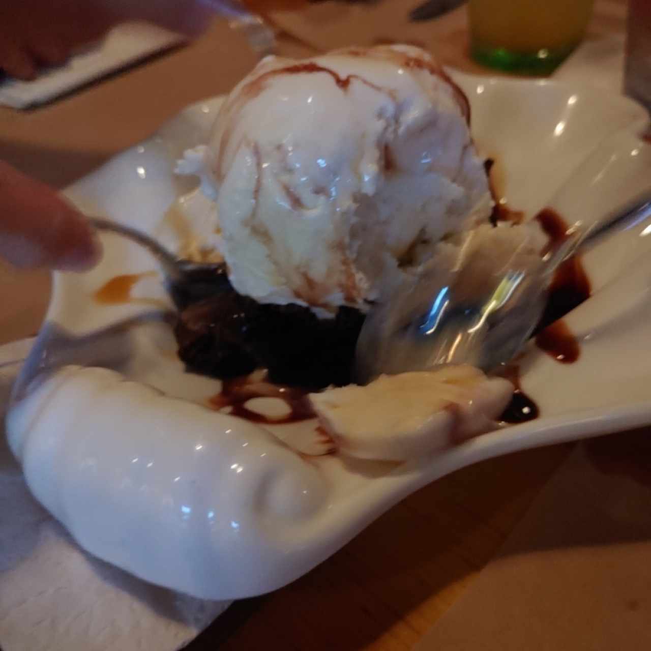 brownie con helado