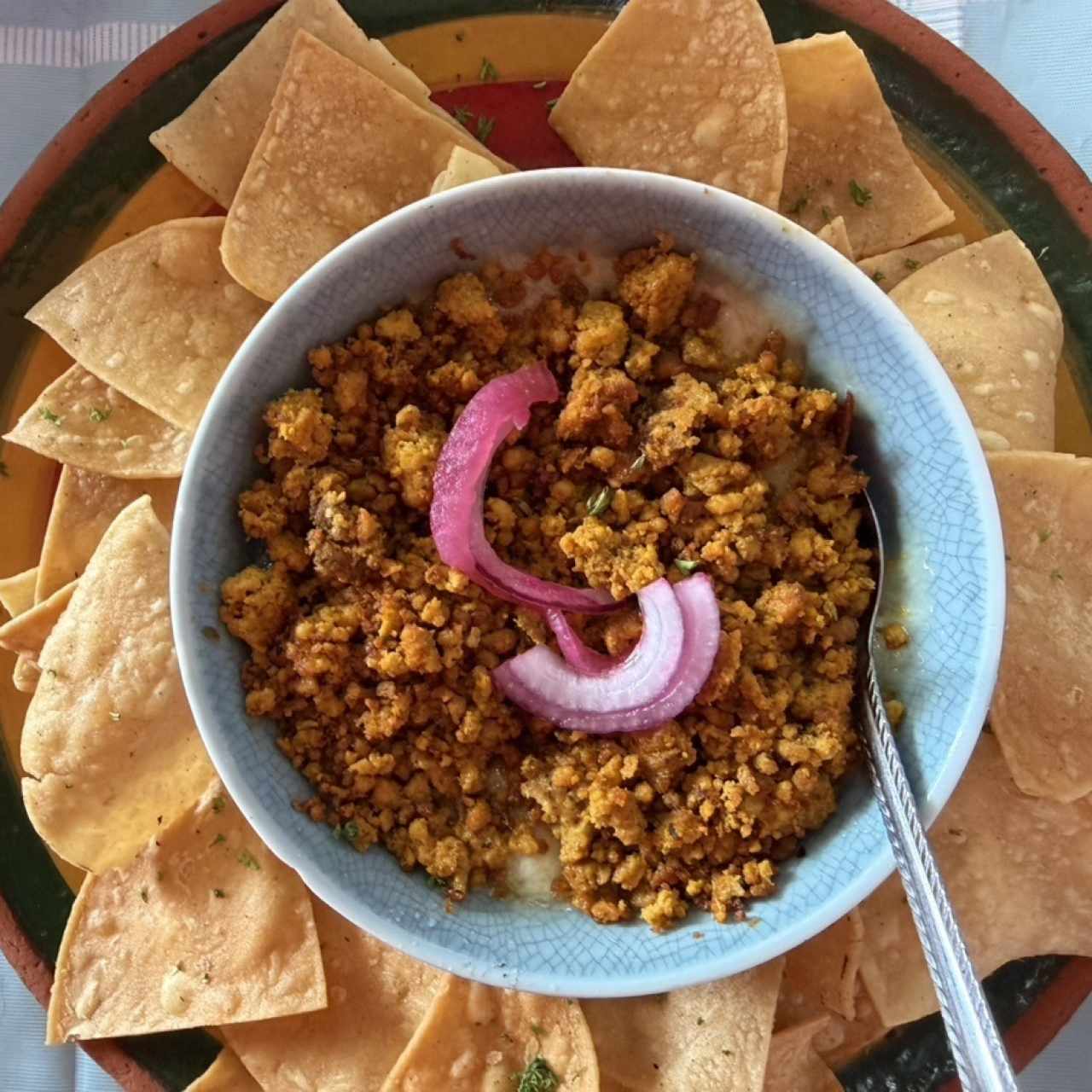 Queso fundido con chorizo