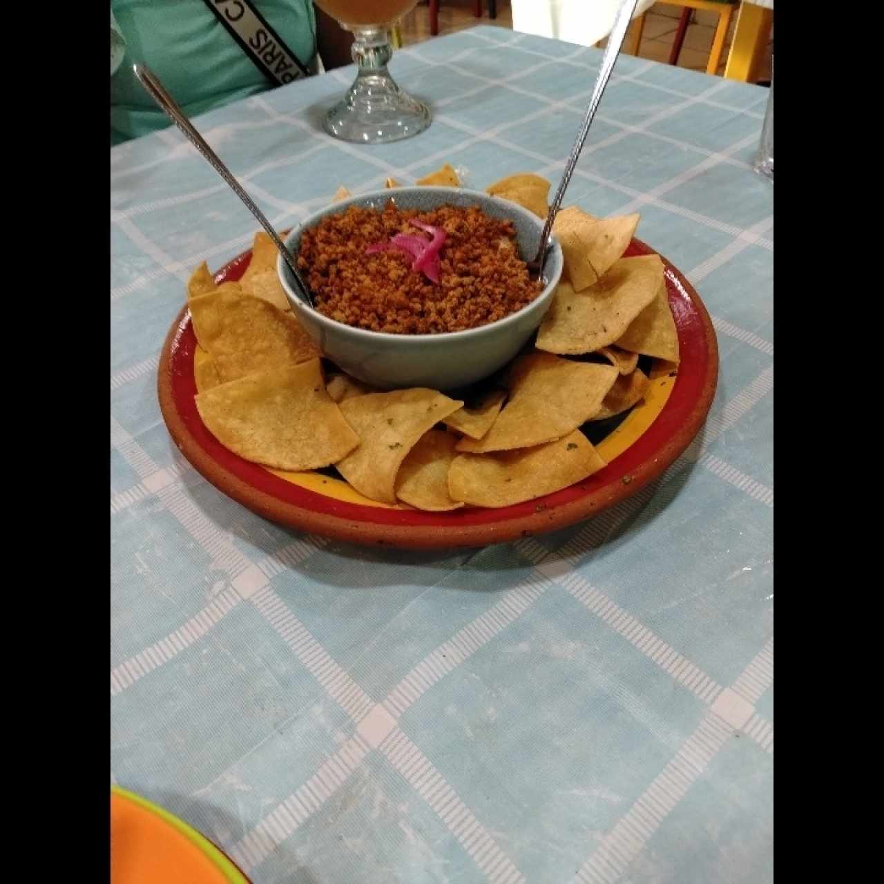 Queso fundido con chorizos
