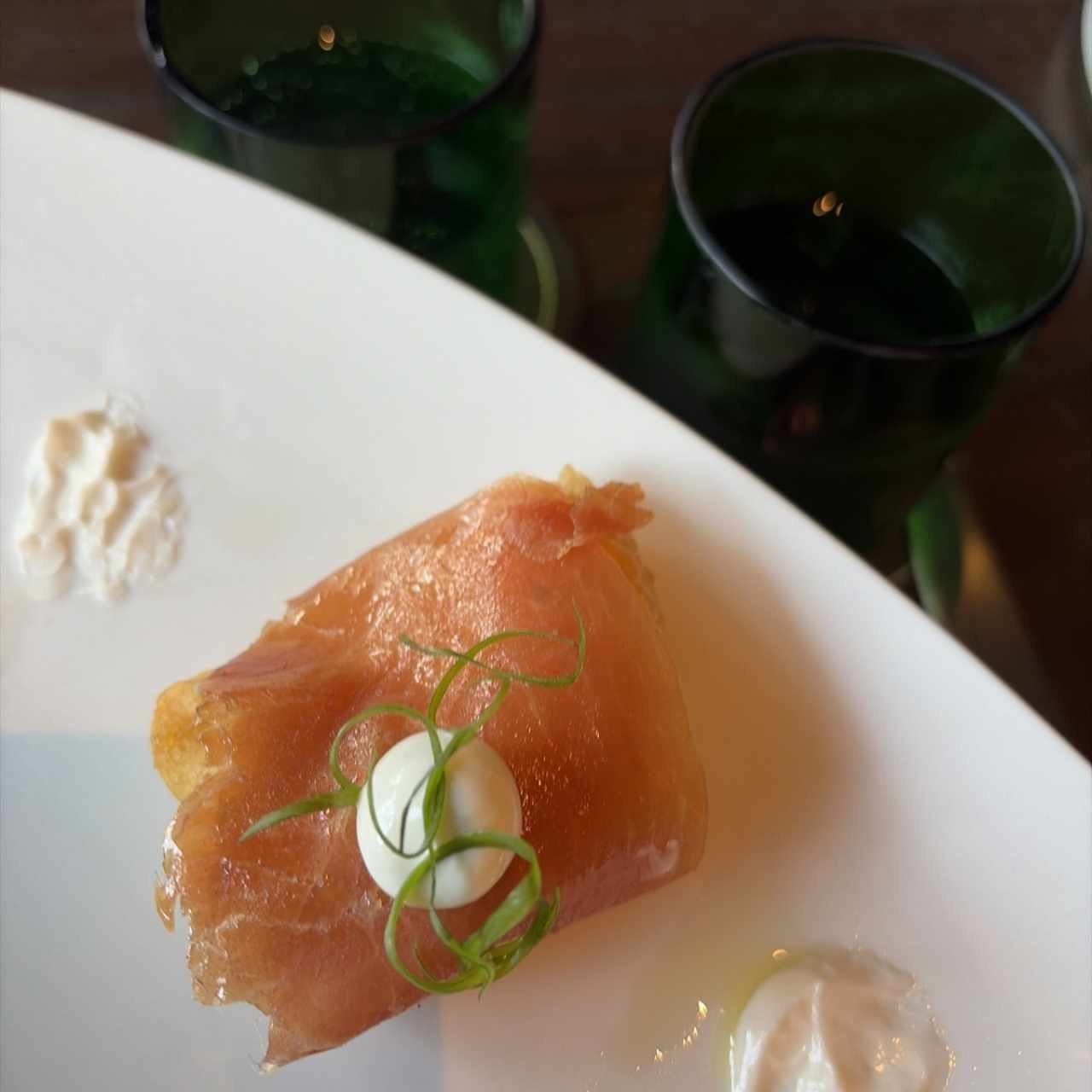 Jamon serrano relleno de tempura de camaron