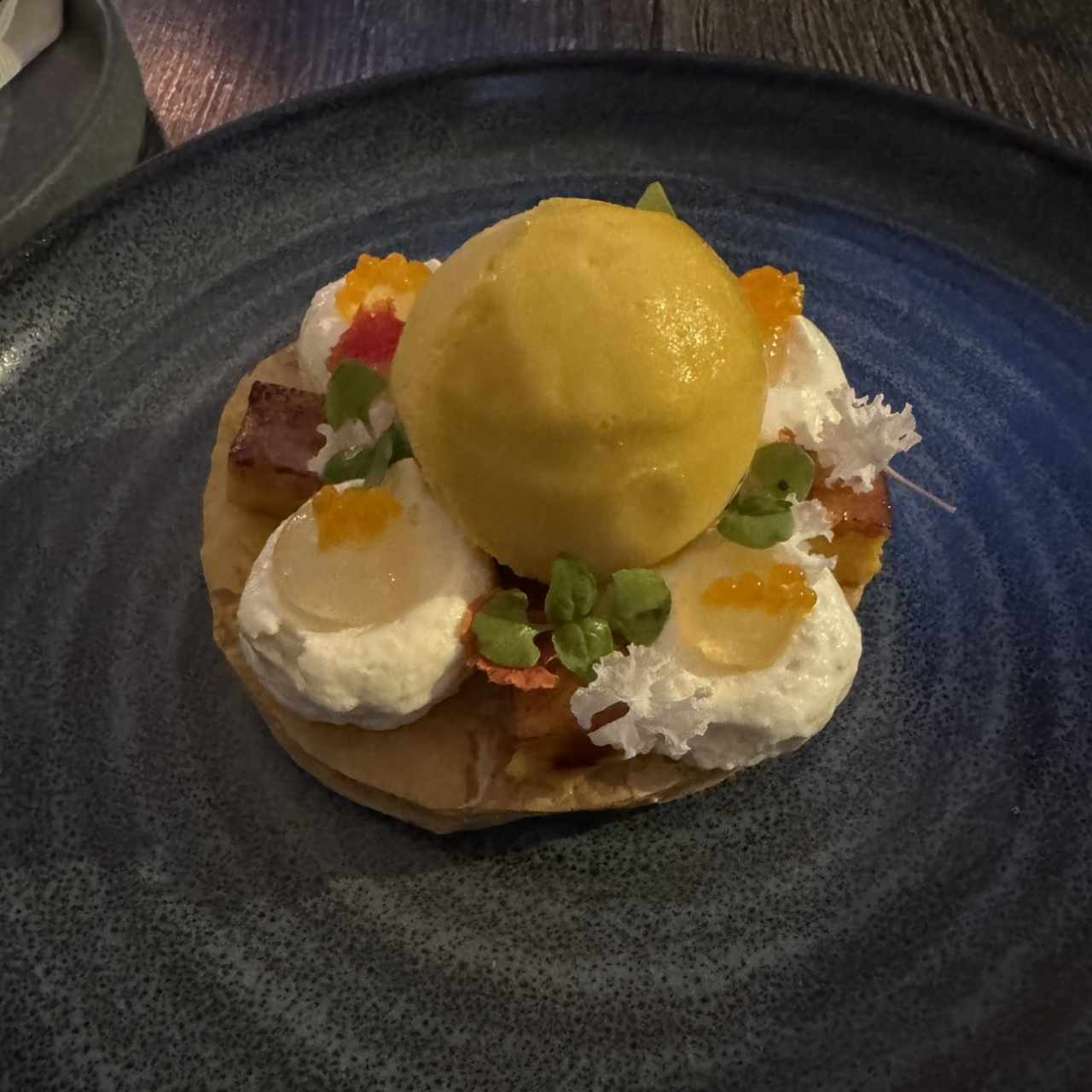 Mil hoja de masa filo, chocolate blanco y limon mandarina