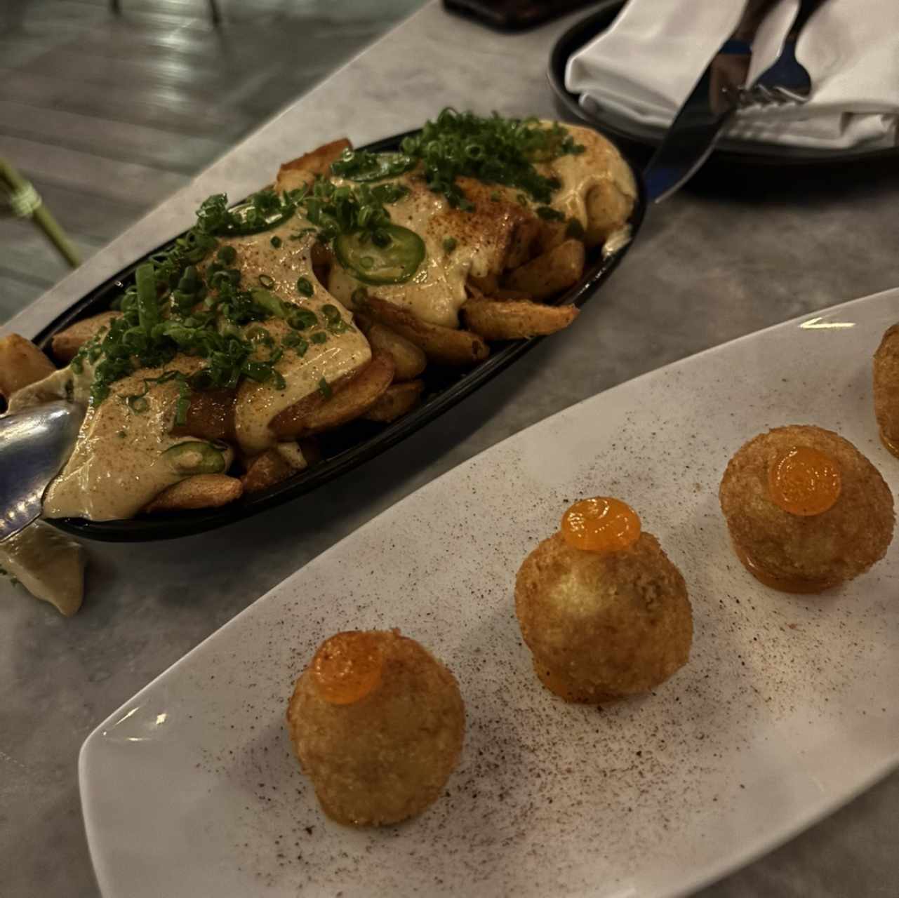 Papas Bravas y Croquetas de Serrano