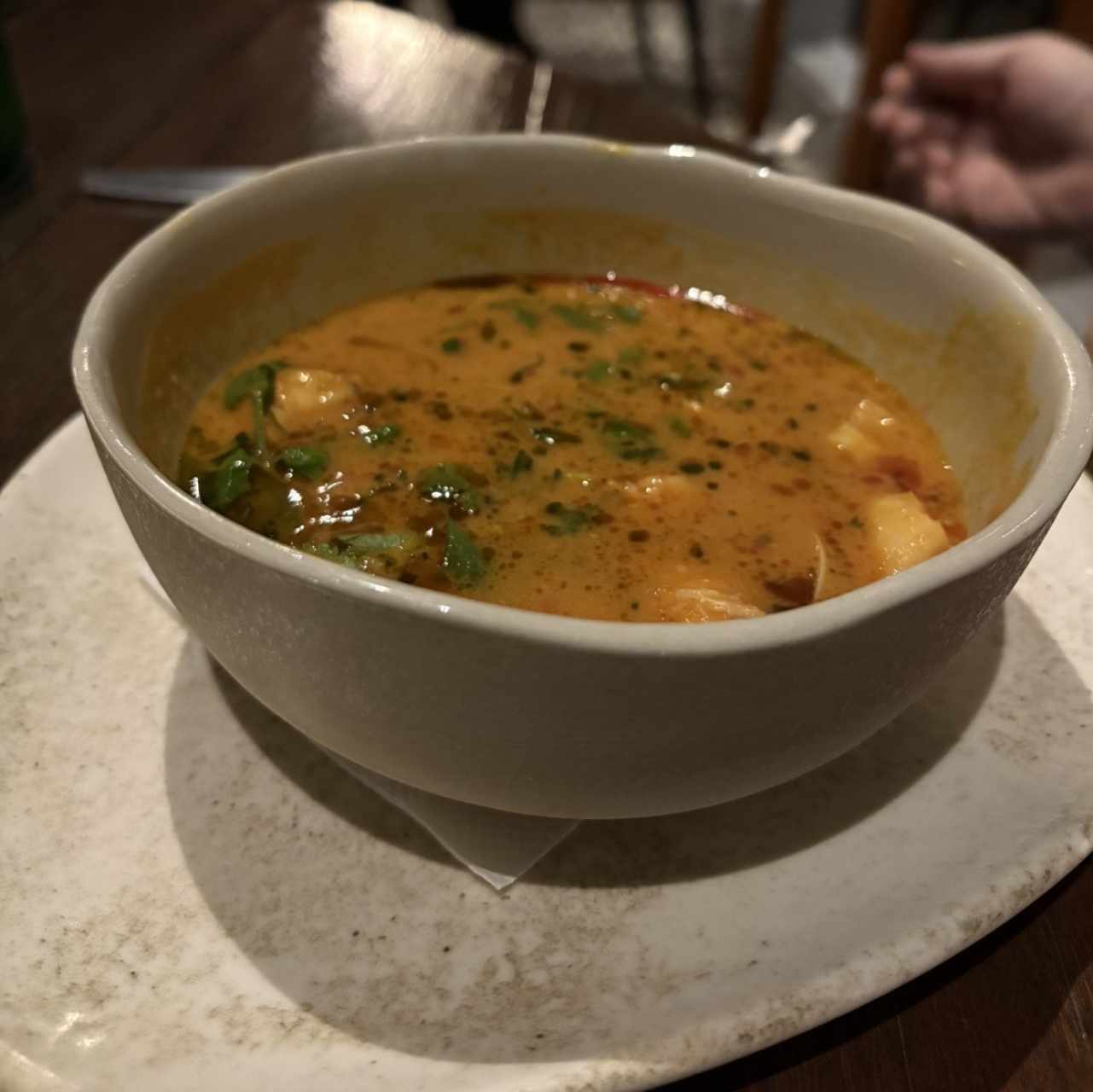 Sopa de mariscos y coco