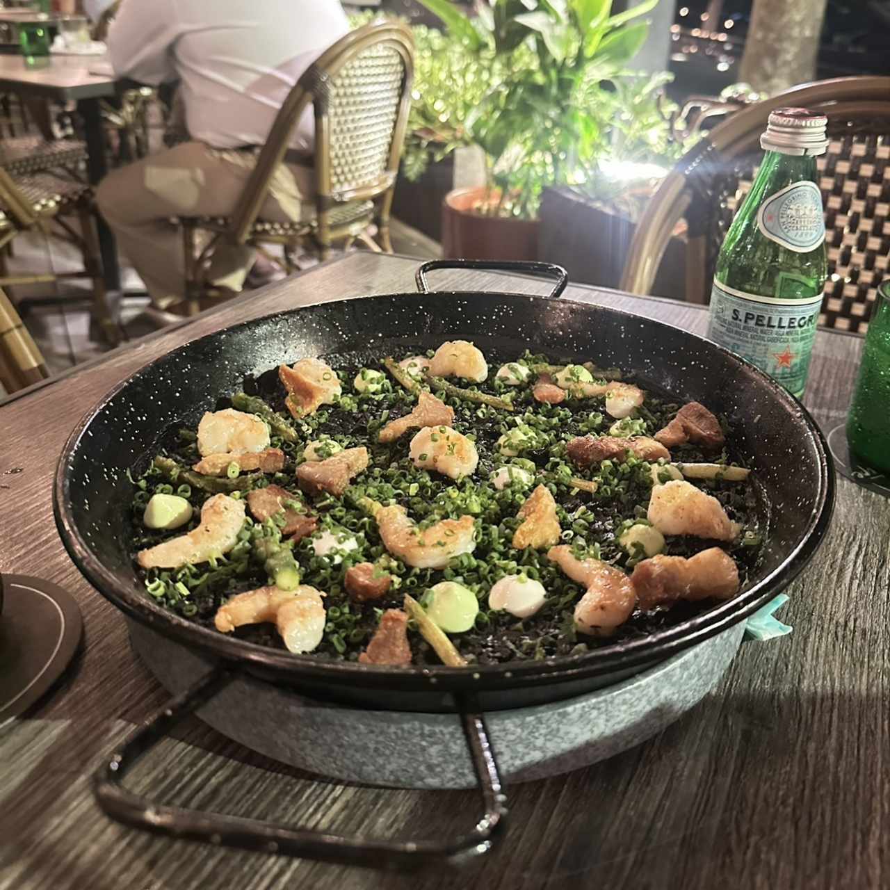 Arroz negro con camarones 