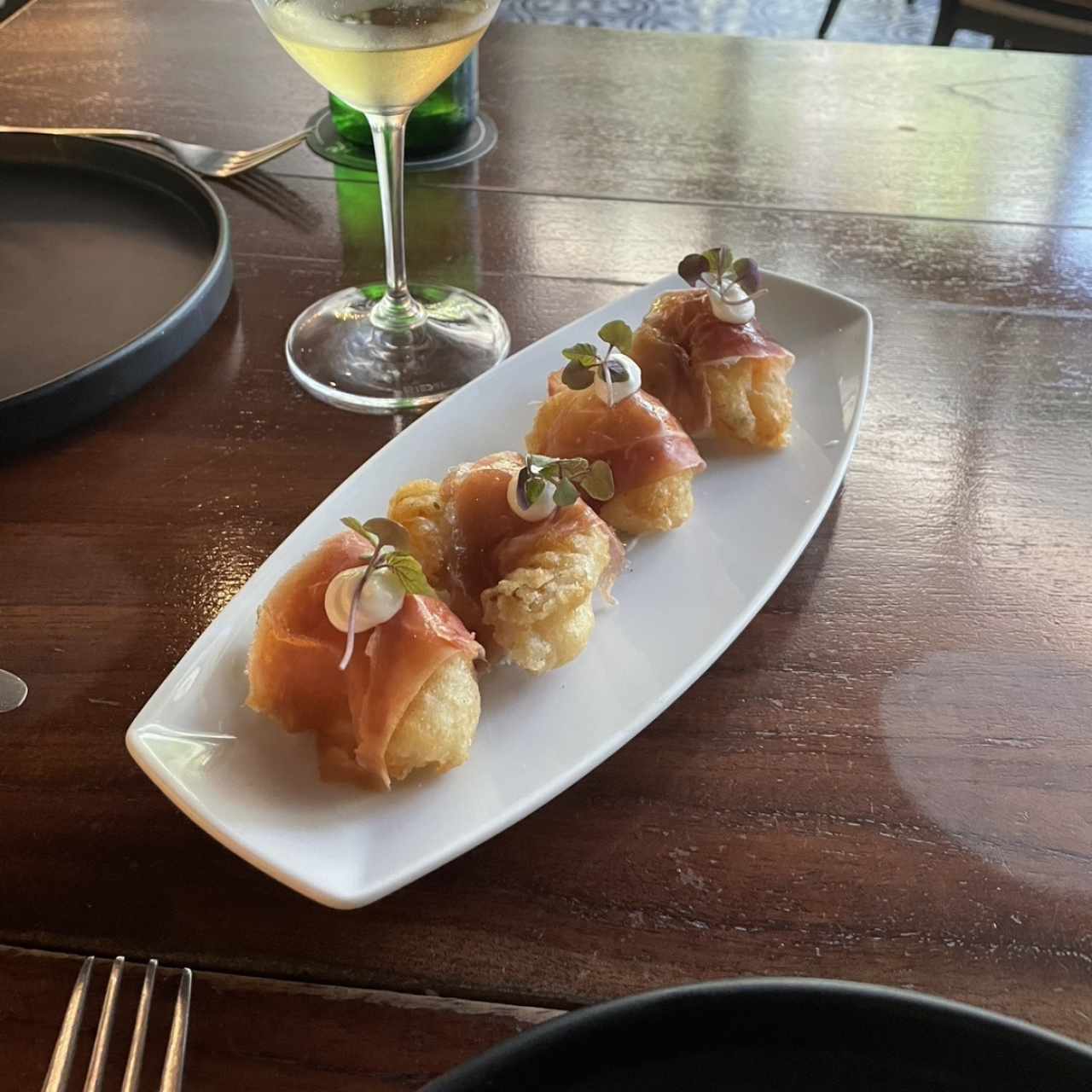 Langostinos tempura con jamon serrano