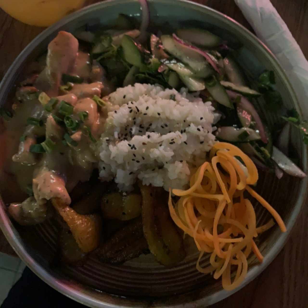 Pollo con salsa de maní