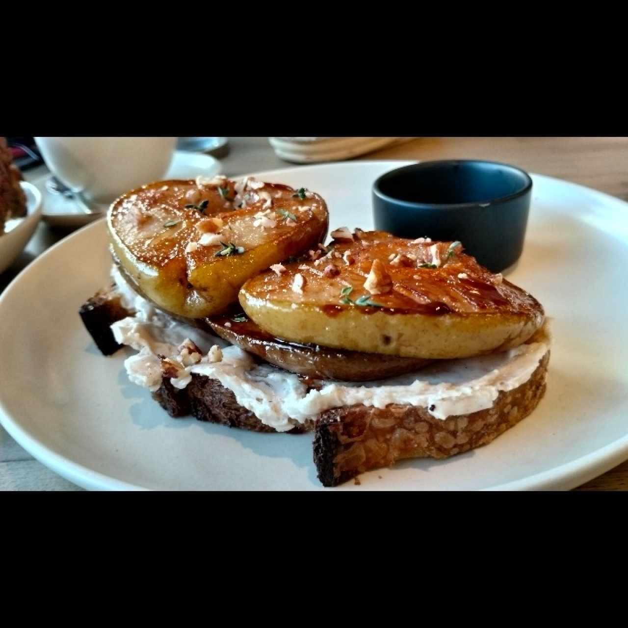 tosta de pera con feta