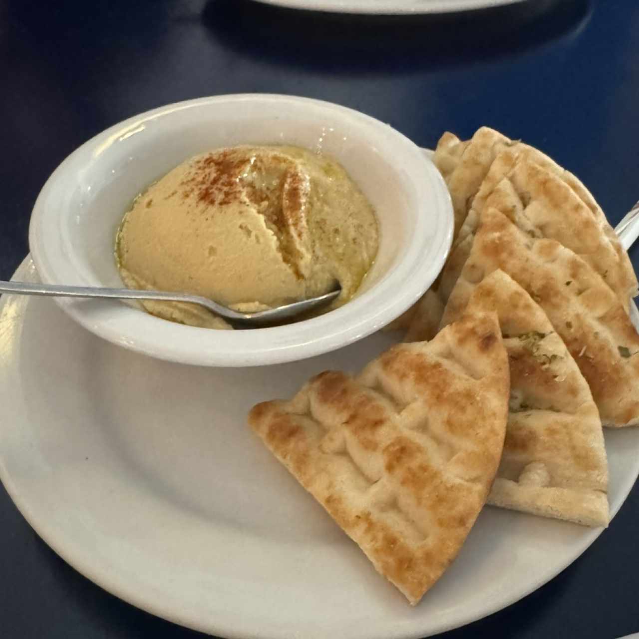 MEZEDES - HUMMUS