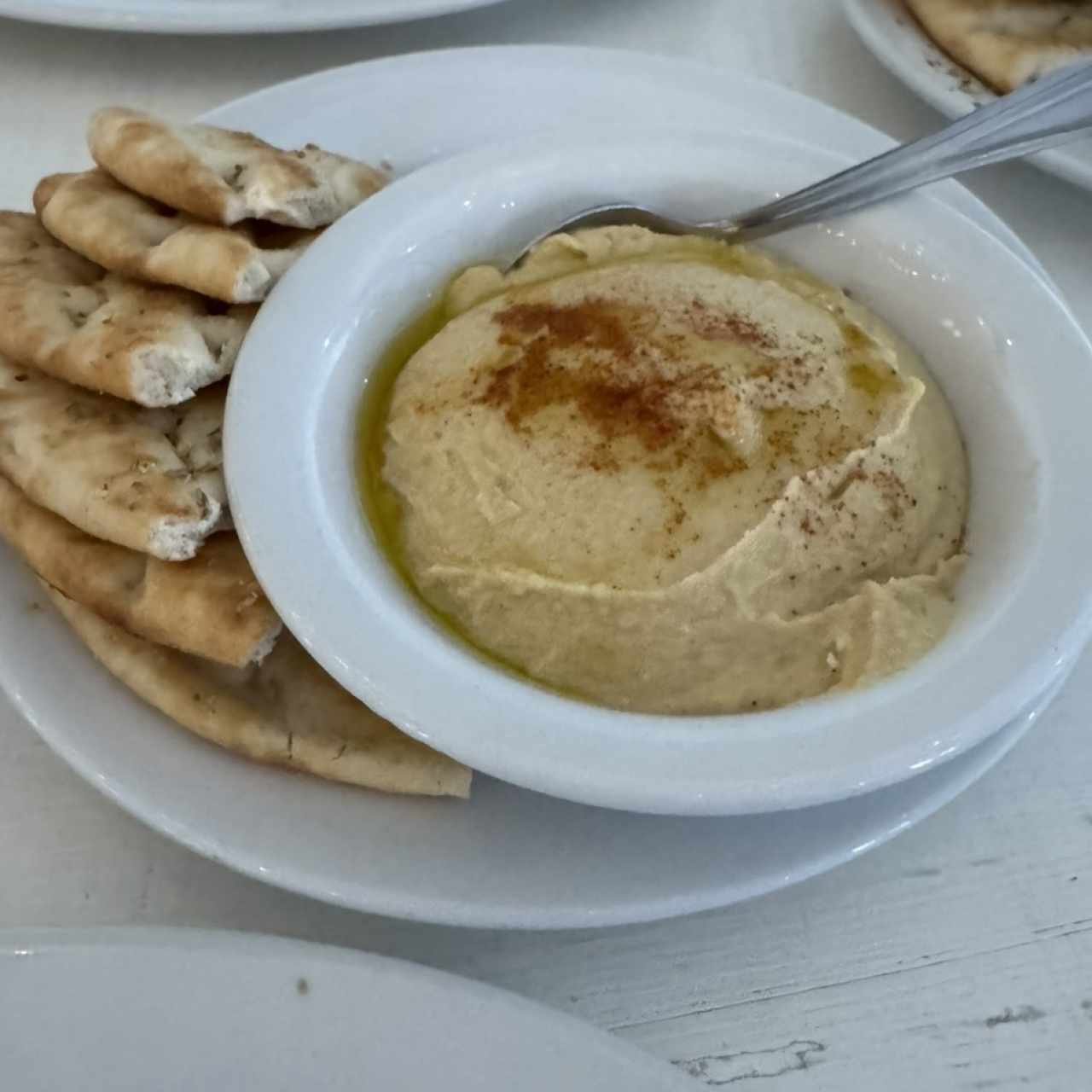 MEZEDES - HUMMUS