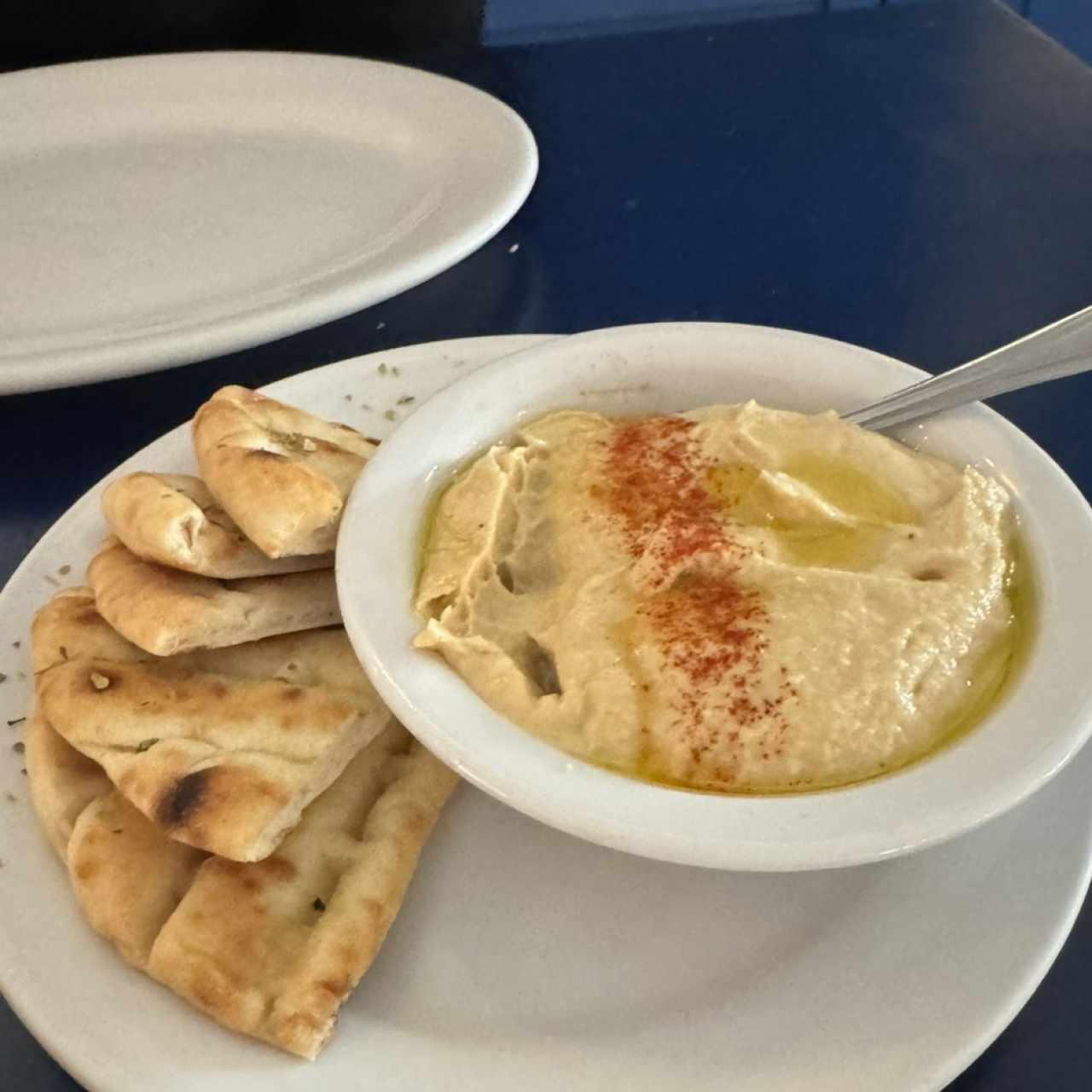 MEZEDES - HUMMUS