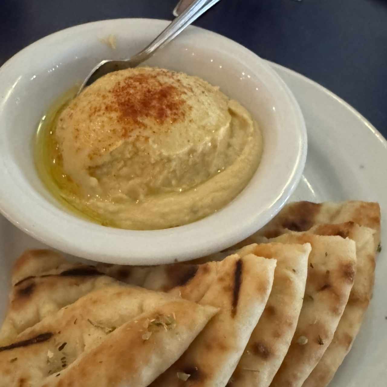 MEZEDES - HUMMUS