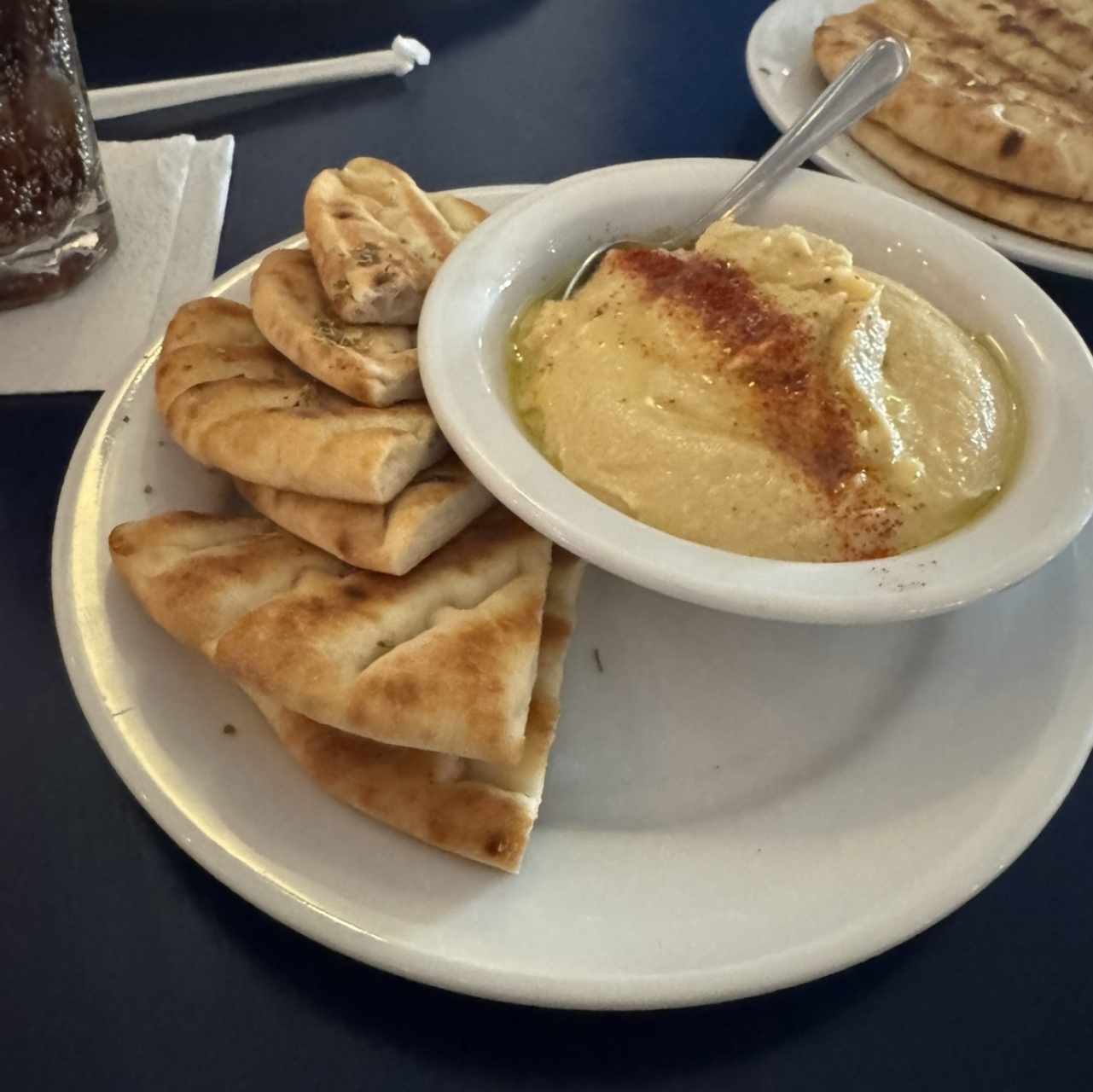 MEZEDES - HUMMUS