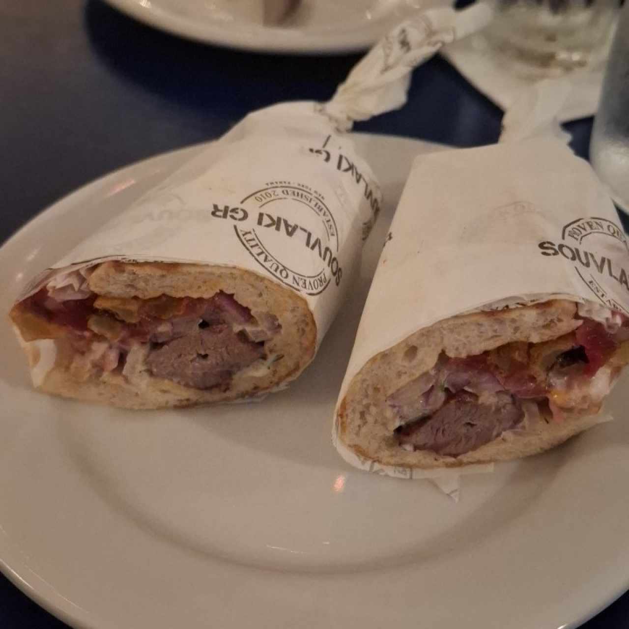 souvlak8 de cordero