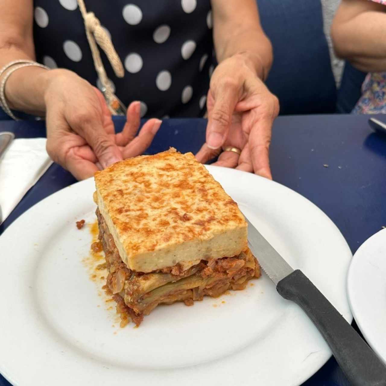 PLATOS FUERTES - MOUSSAKAS