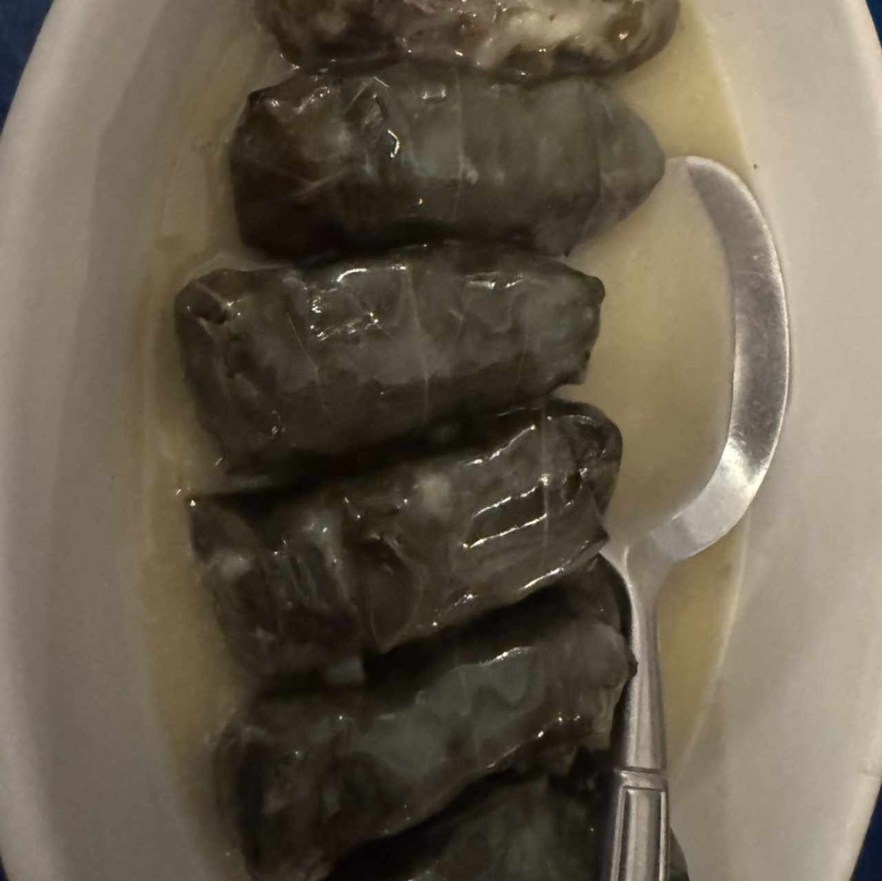 Hojas de uva rellenas