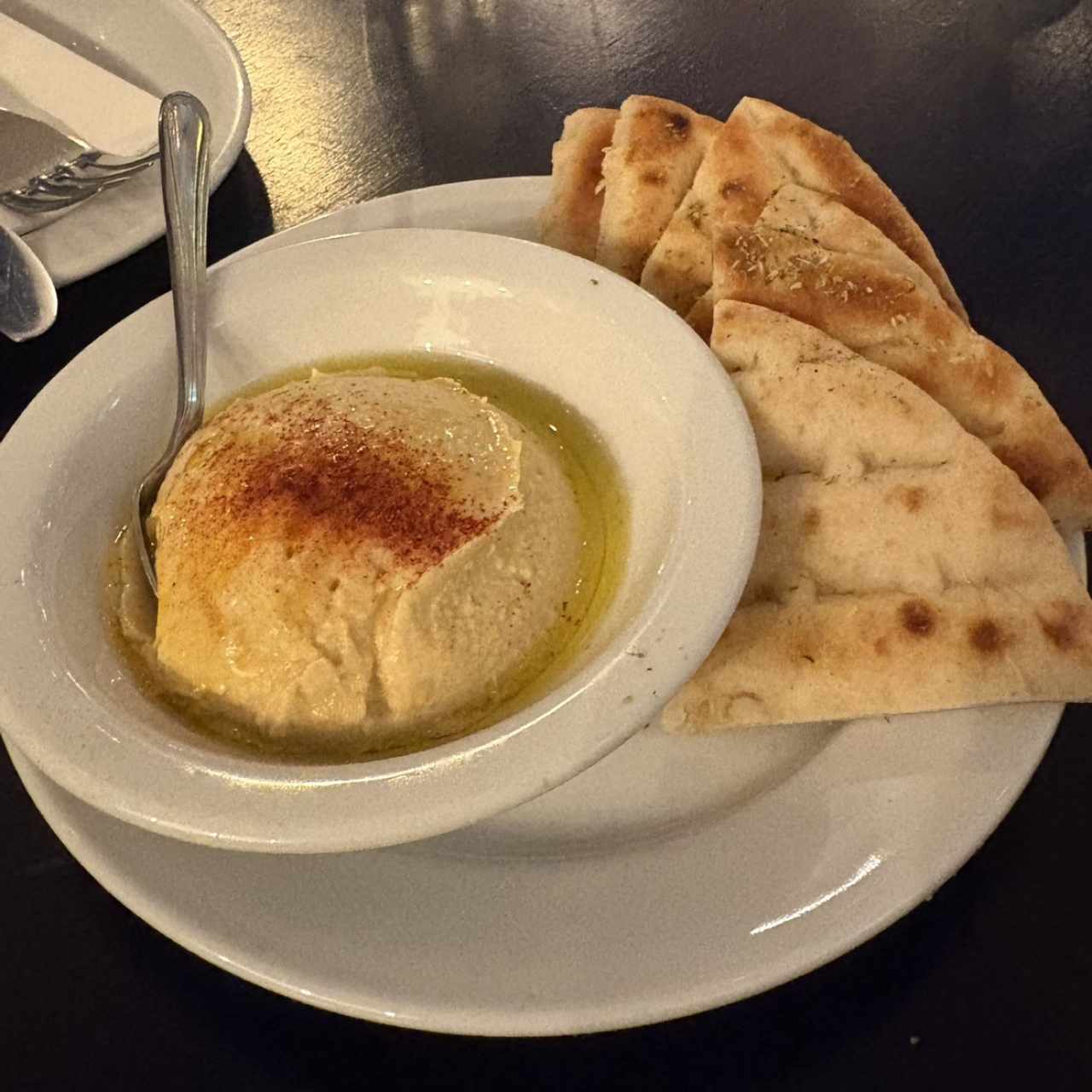 MEZEDES - HUMMUS