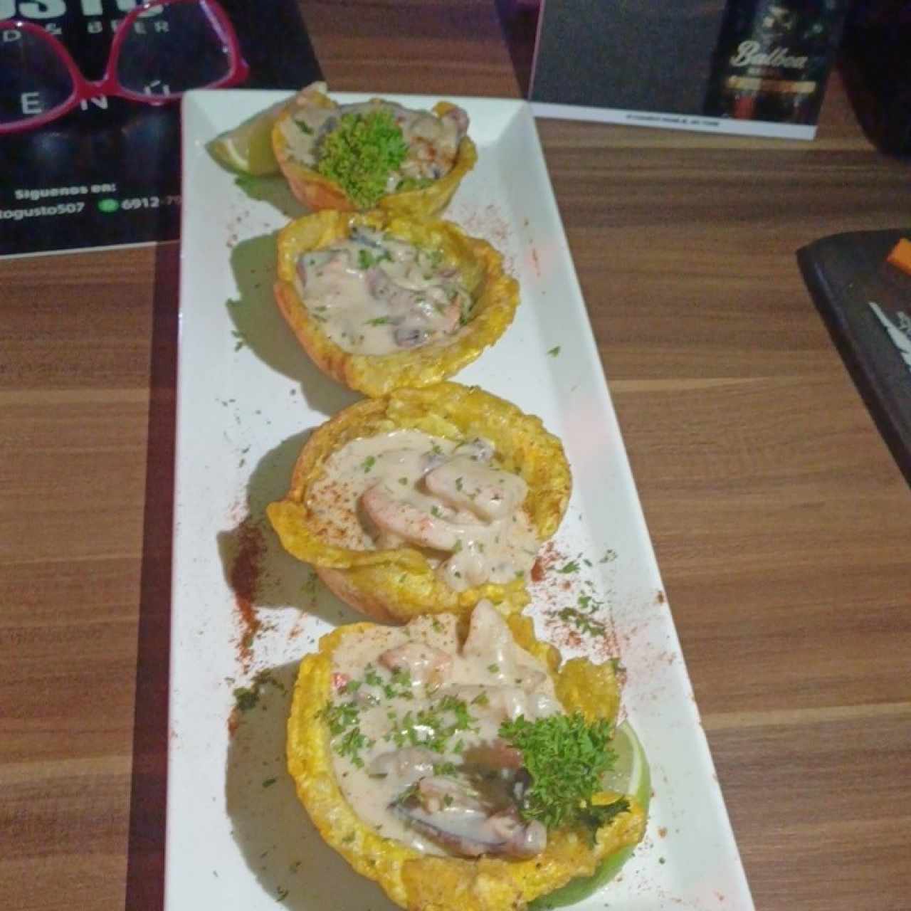 Canasta De Patacones Rellenos de camarones con Leche de Coco