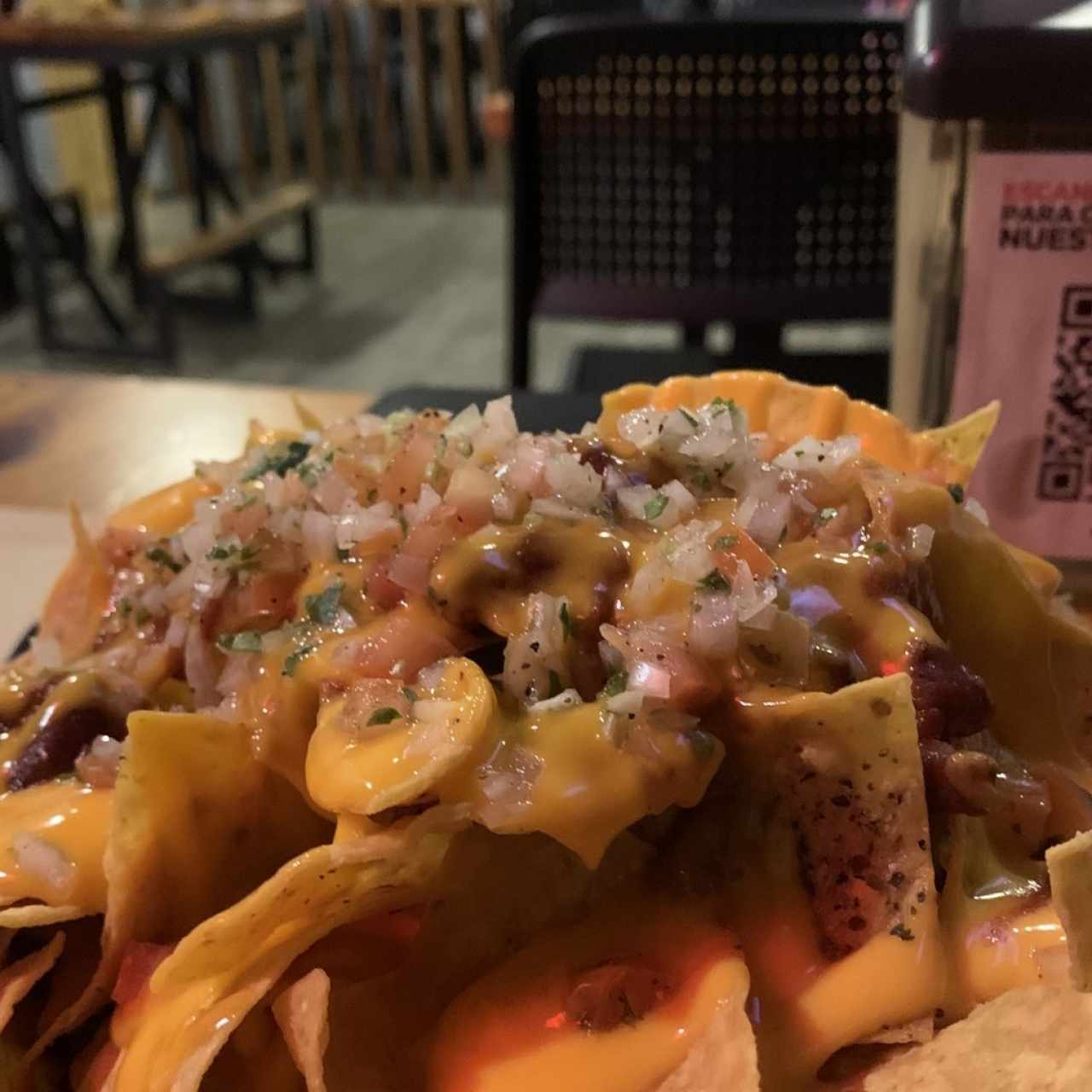 STARTERS - CHILI NACHOS