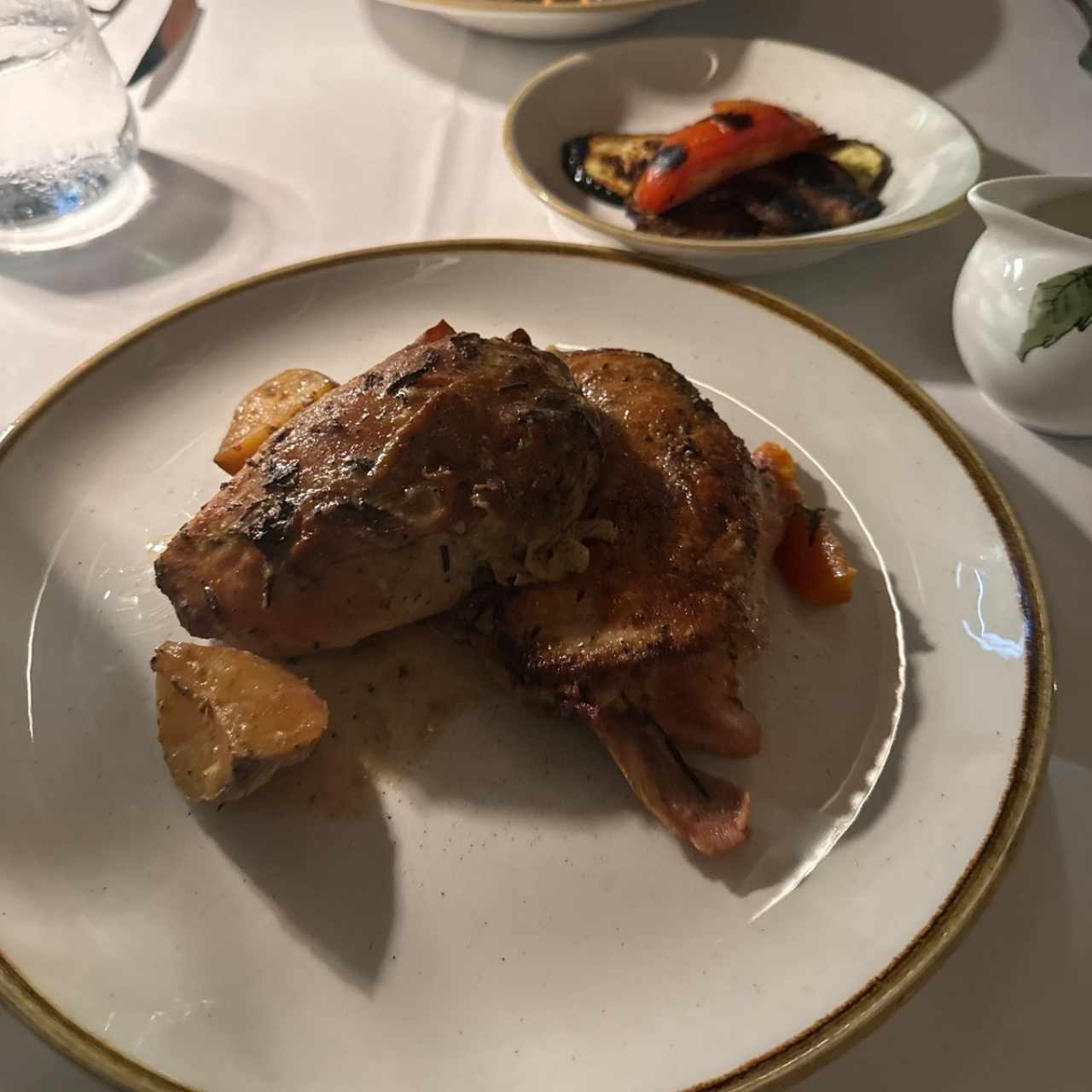 Pollo al carbon con vegetales