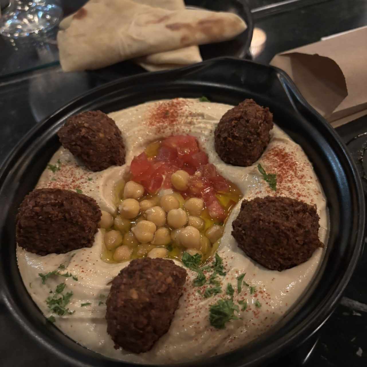 Hummus con falafel