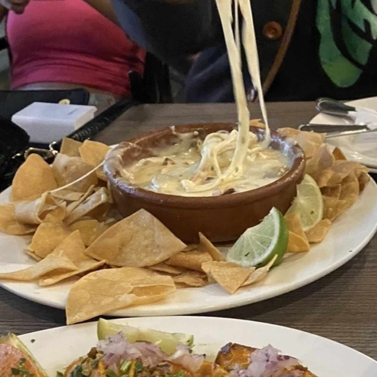 Queso fundido con chorizo