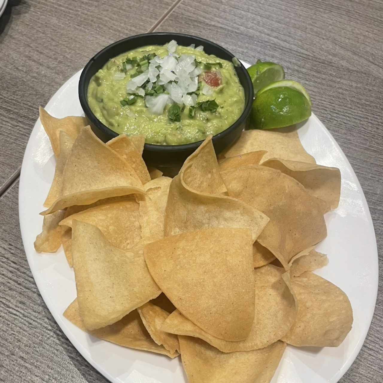 Entradas - Guacamole con totopos