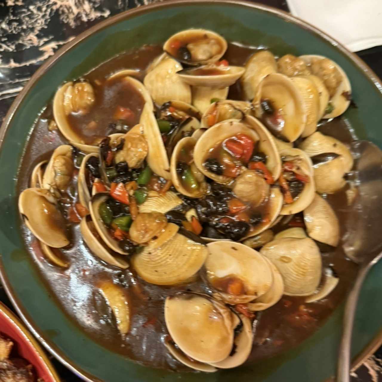 Almejas en Salsa de Frijol Negro