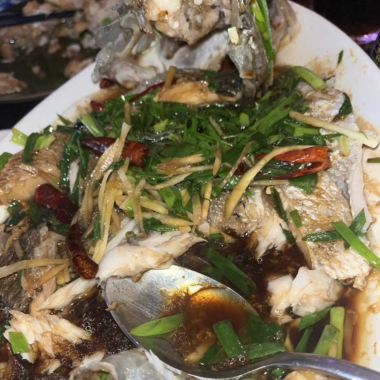 Pescado al Vapor con Jengibre y Cebollina