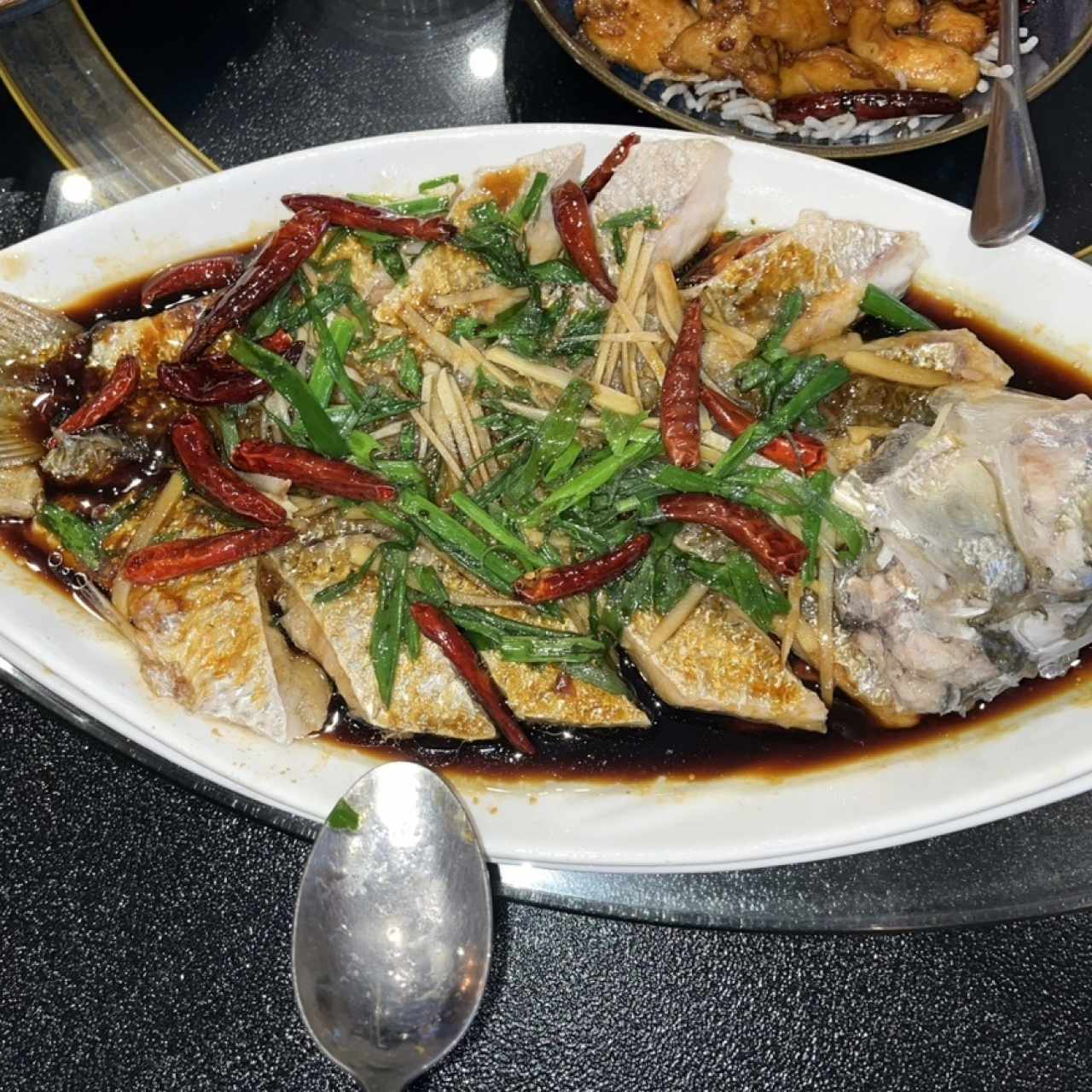 Pescado al Vapor con Jengibre y Cebollina