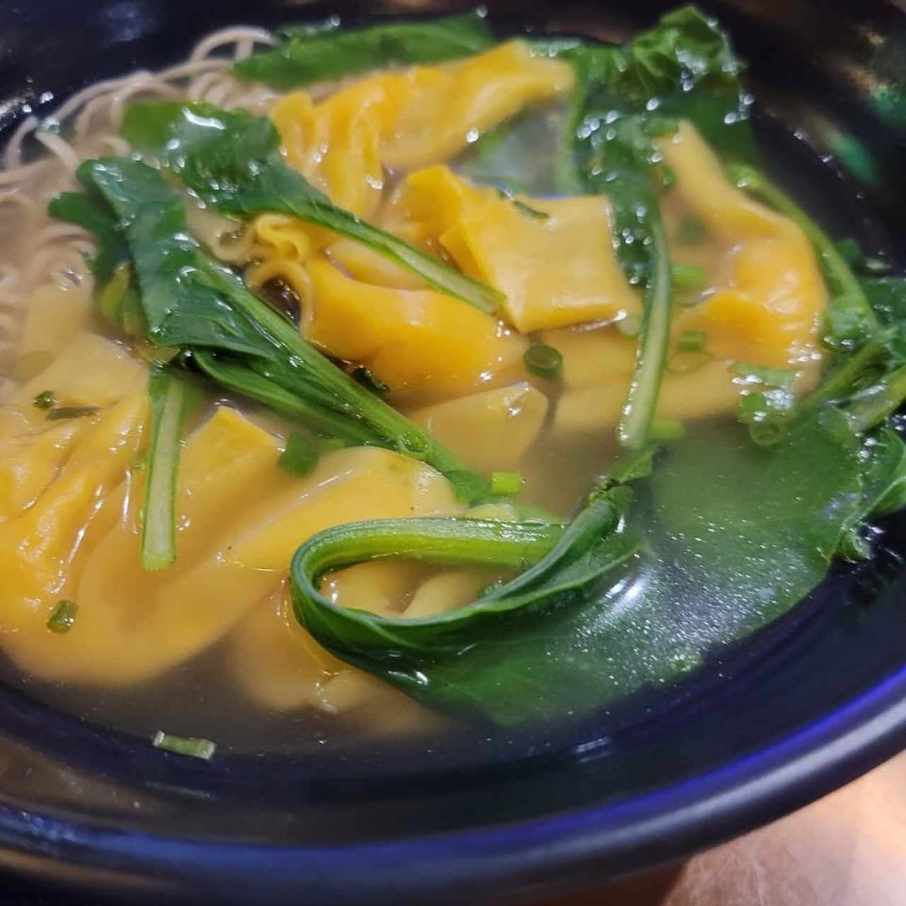 Sopa de Wanton de Camarón con Fideos