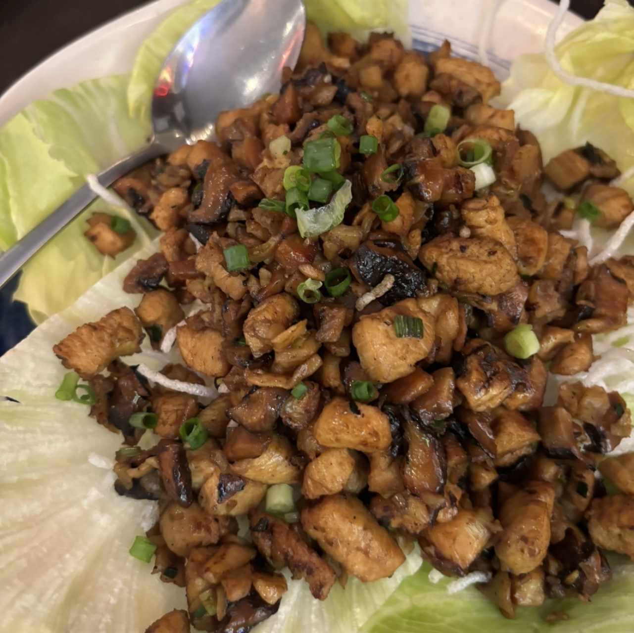 Tacos de Lechuga Thai.  Pollo. 