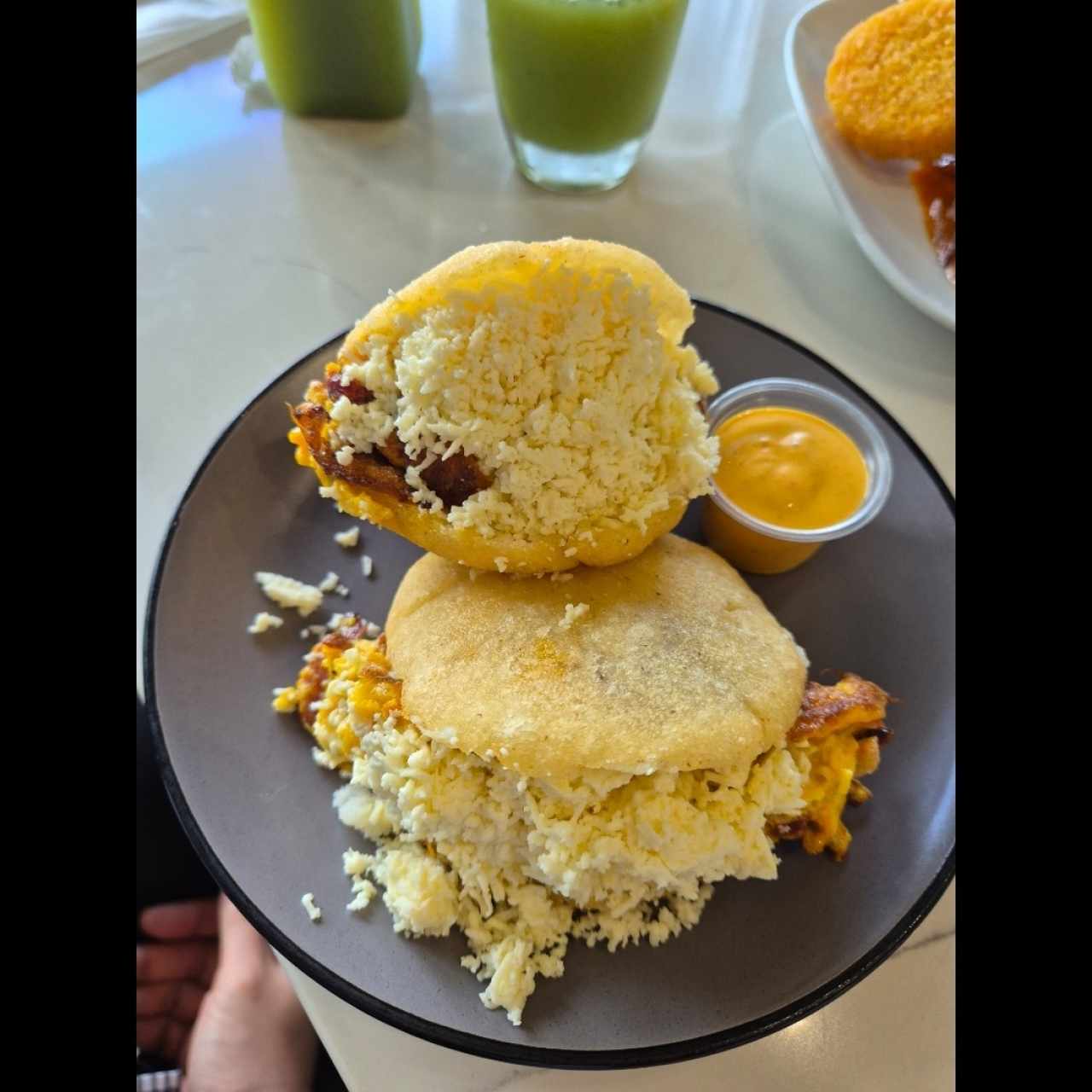 Desayunos - Arepa perico