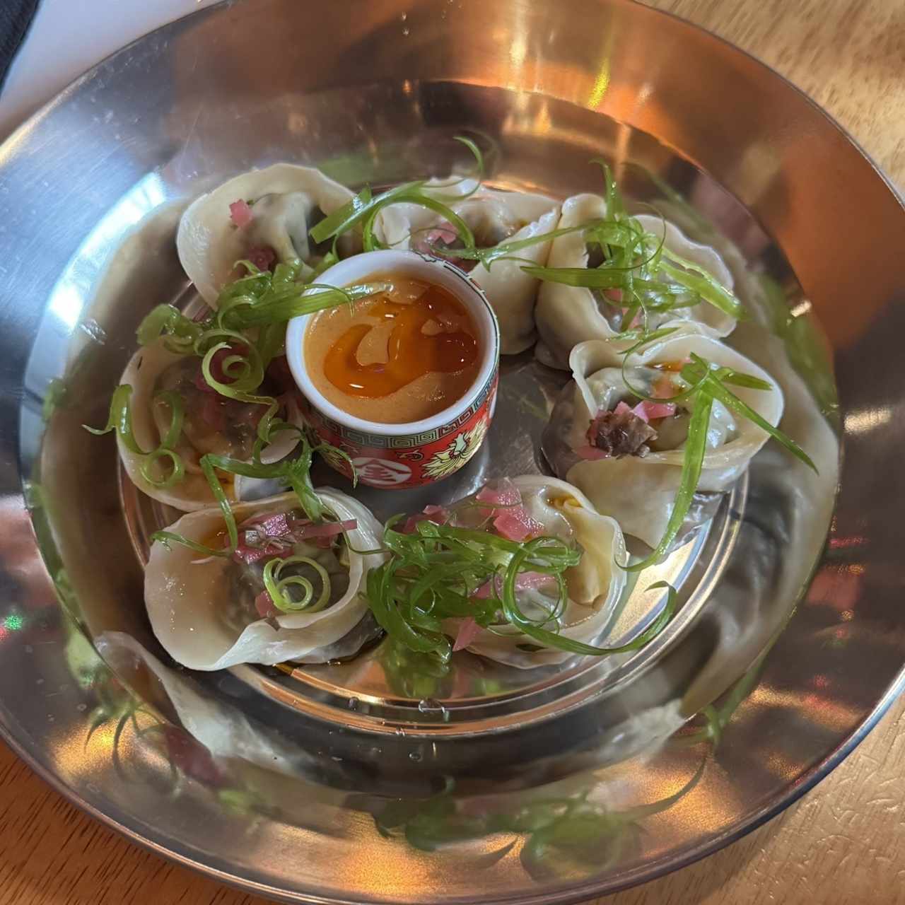 Veggie Dumplings al Curry Rojo (v)