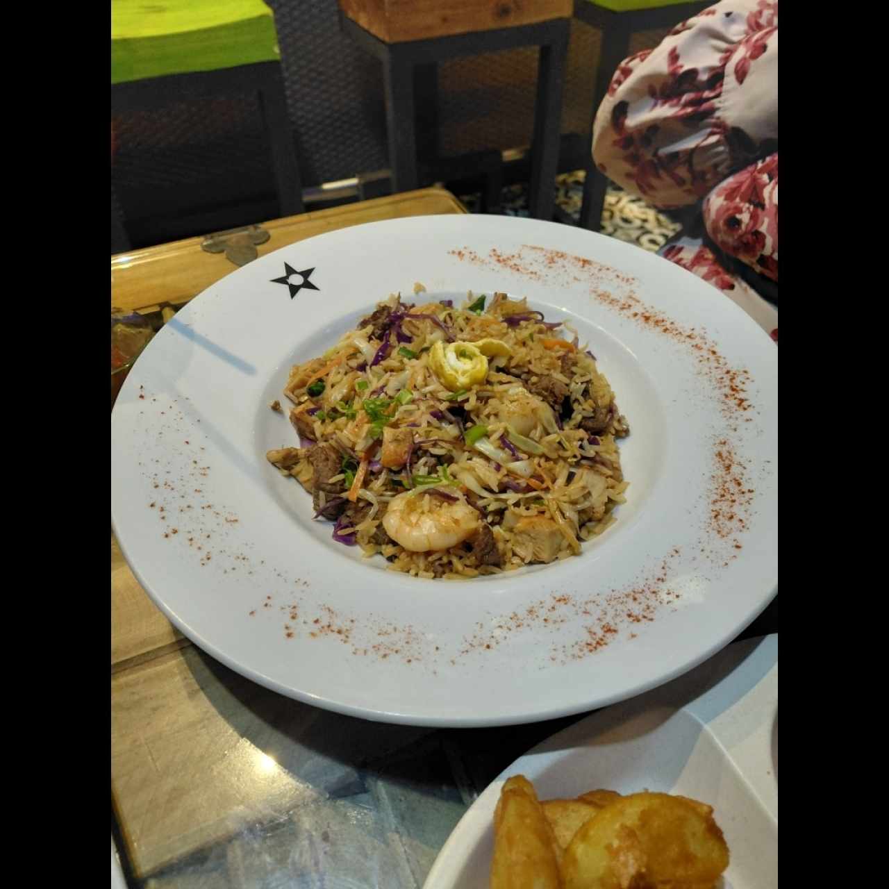Nasi Goreng Mixto (Res, pollo y camarón)