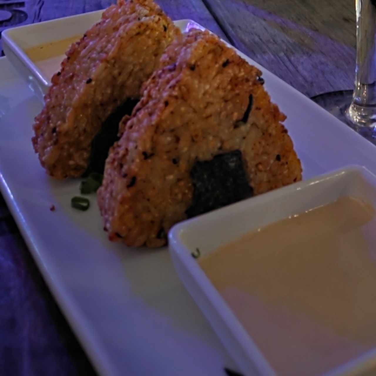 Triangulos de arroz y tuna