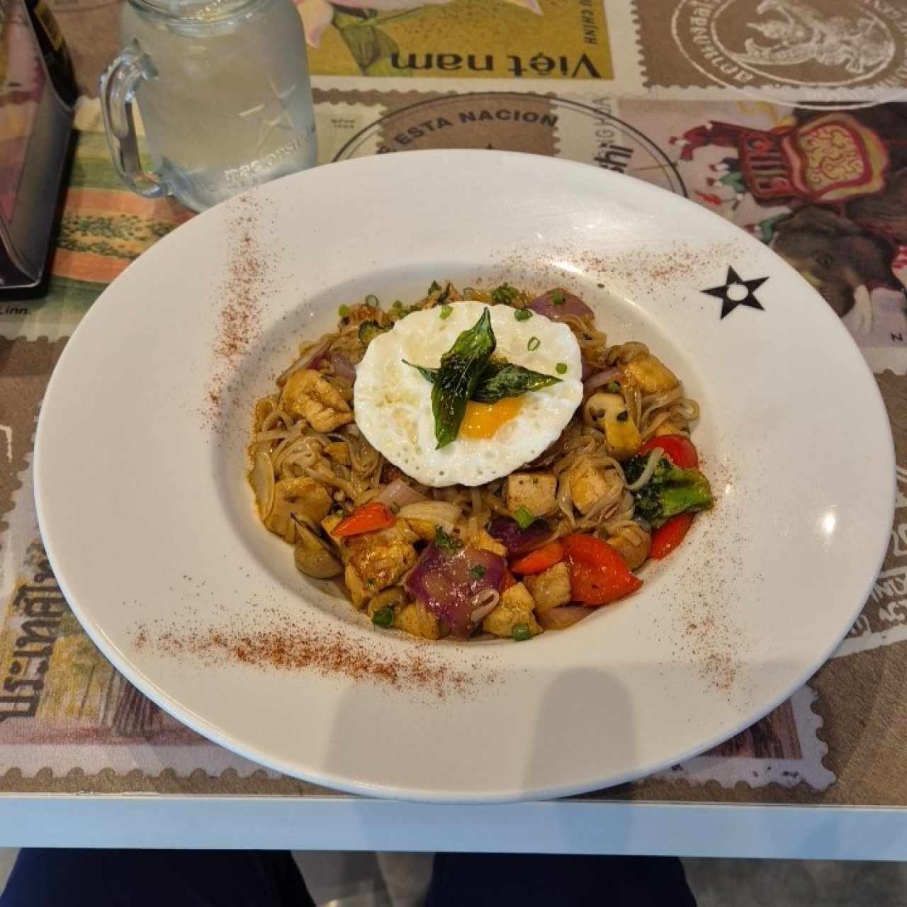 Pad Kee Mao de Pollo