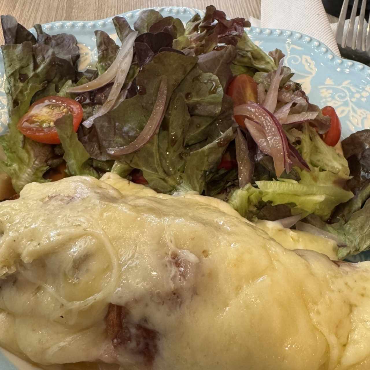 Con Jamón,Queso Suizo gratinado y Salsa Bechamel