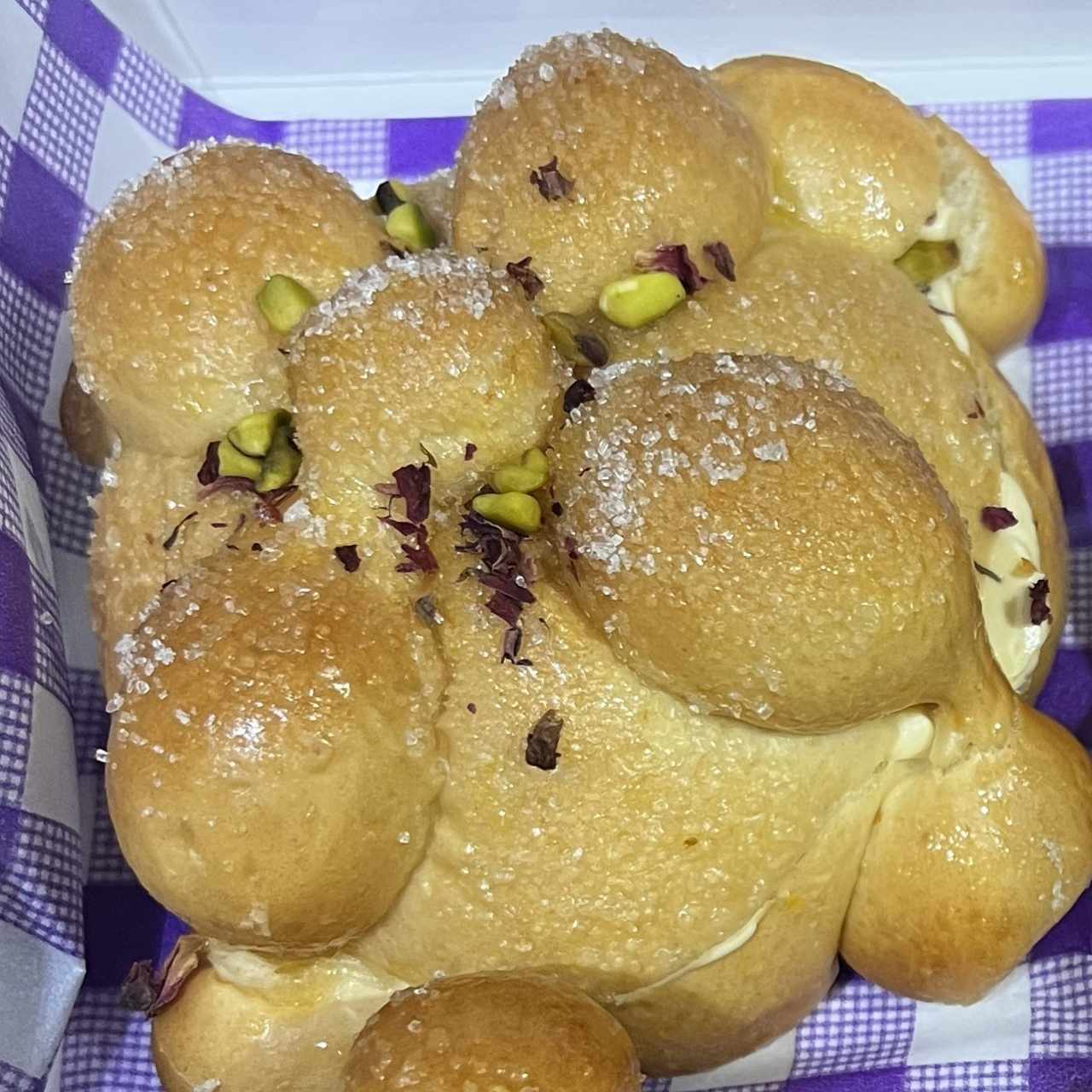 pan de muerto pistacho y lavanda