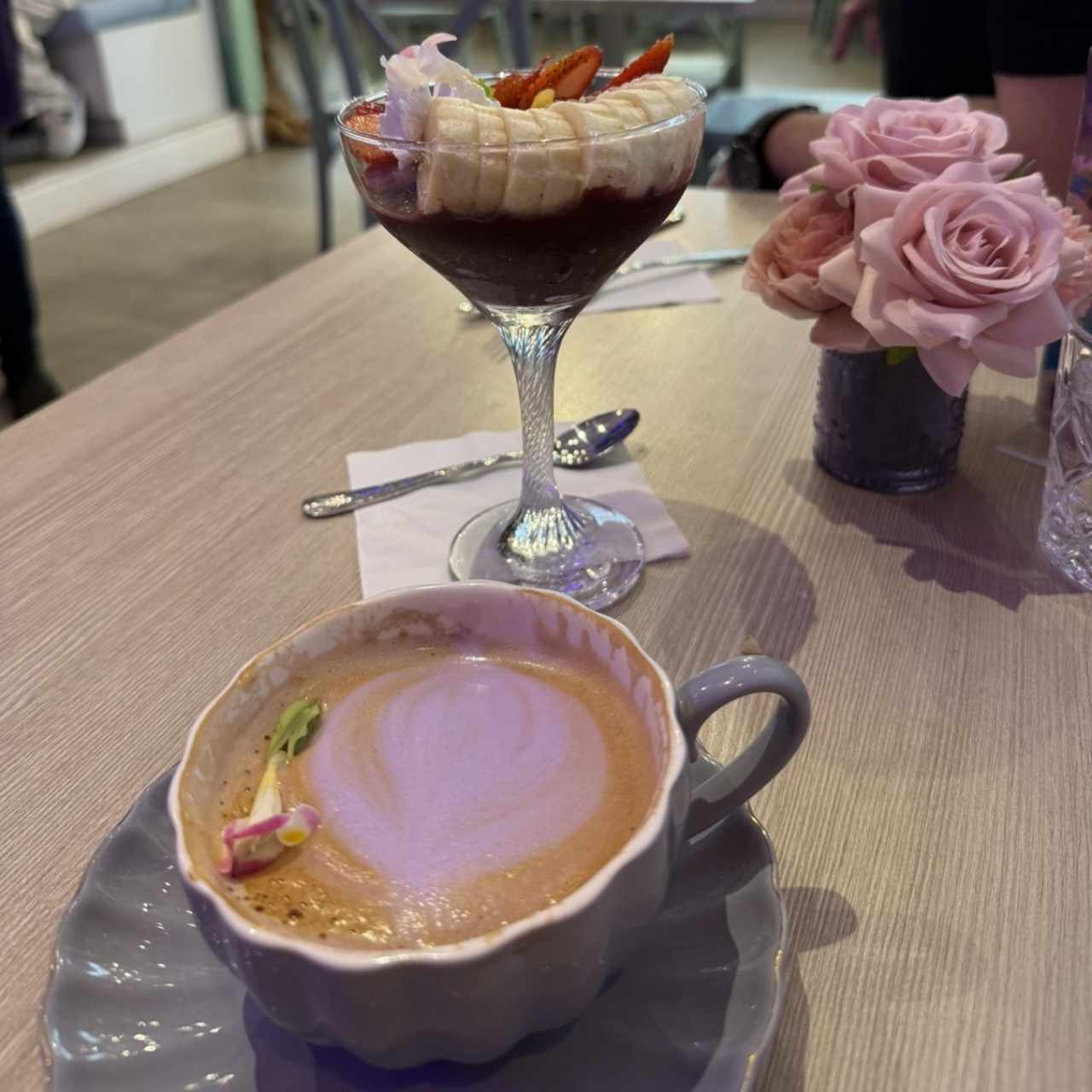 Acai y latte de lavanda 