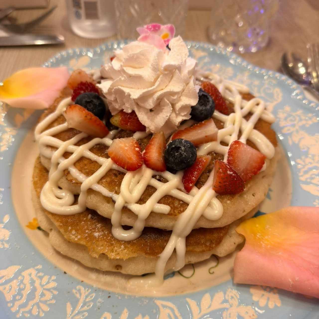 Con Nutella,Fresas,Blueberry y Chantilly