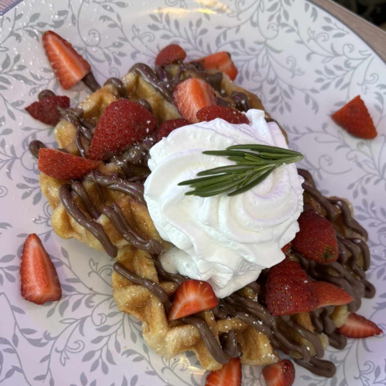Con Nutella,Fresas,Blueberry y Chantilly