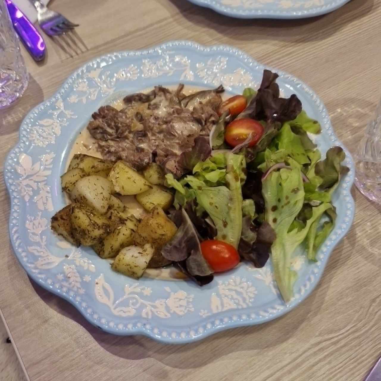 A la Pimienta con Papas Salteadas
