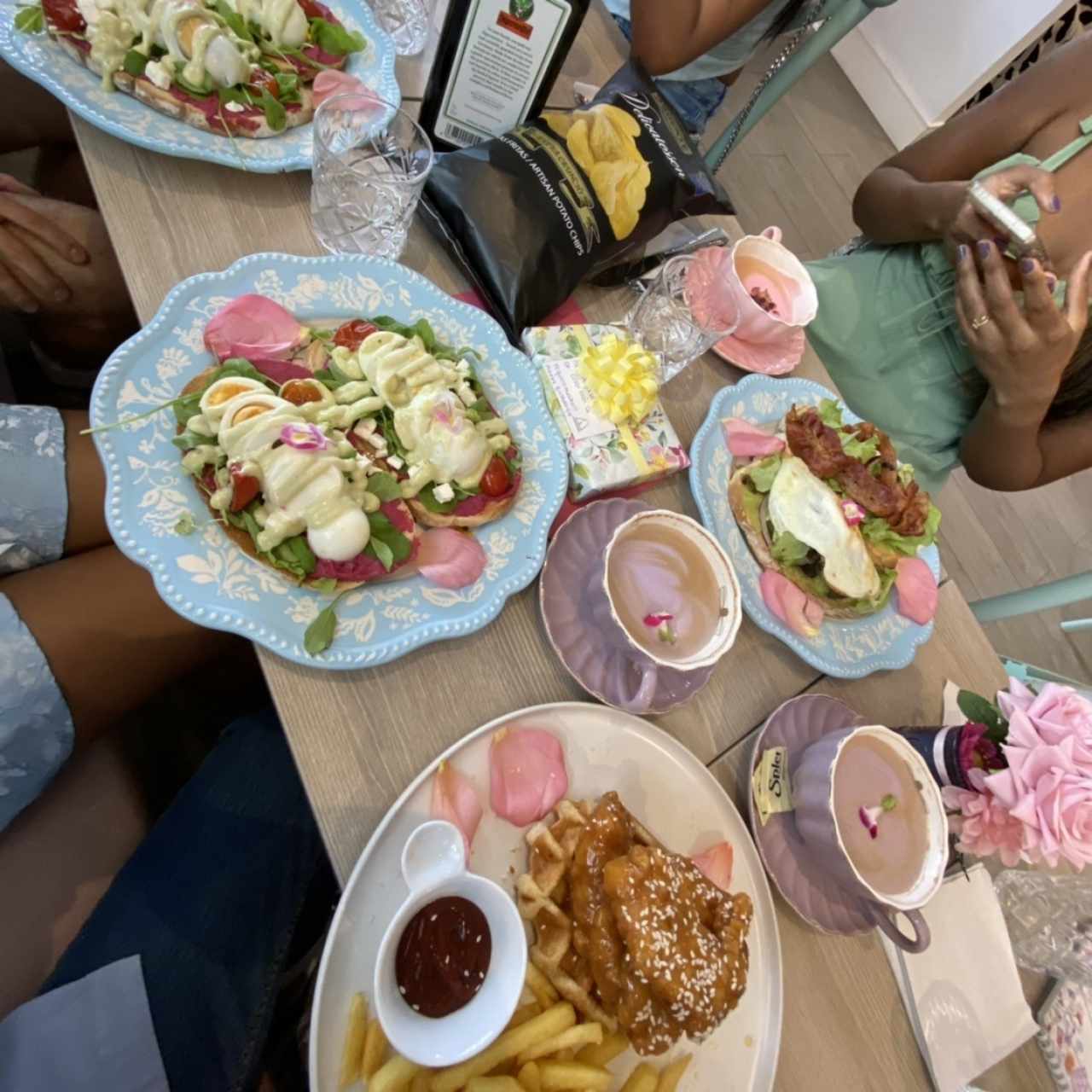 Selecciona un plato,una entrada,una bebida seleccionada y un postrecito