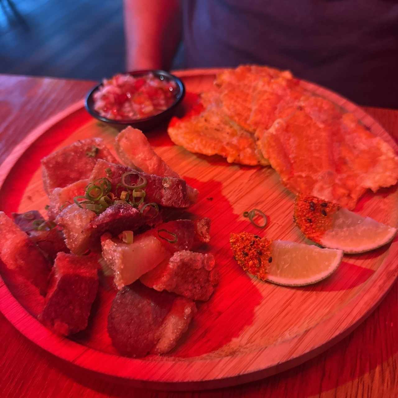 Chicharrónes crocantes. Acompañados de patacones